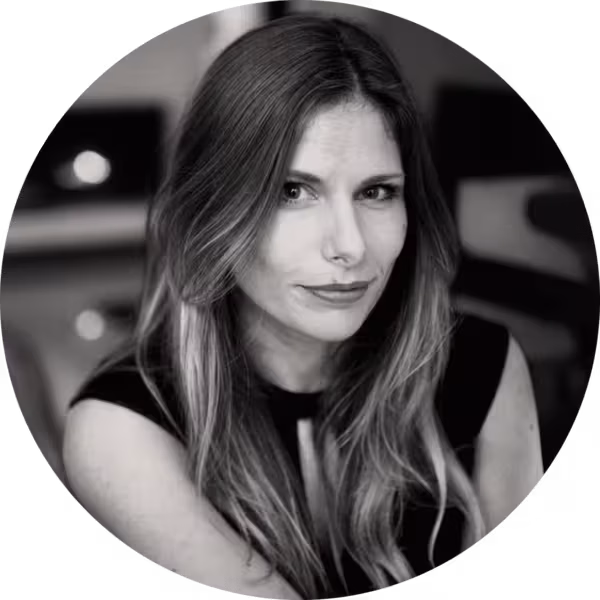 Yvonne-Schwalowski-Headshot-BW-rund Yvonne Schwalowski ist Filmproduzentin und Autorin bei Pathfinder Studios