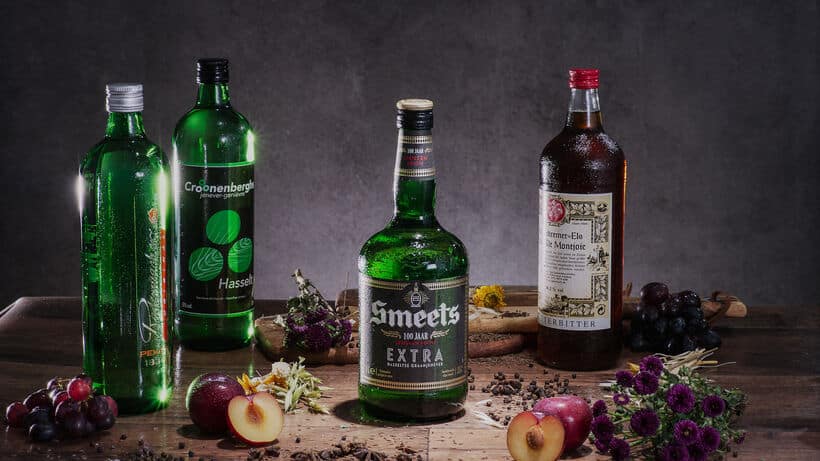 Food Photography Gastronomie Werbevideo für Genussregion Aachen, das verschiedene Spirituosen Getränkeflaschen in stilvollem Produkt Design zeigt